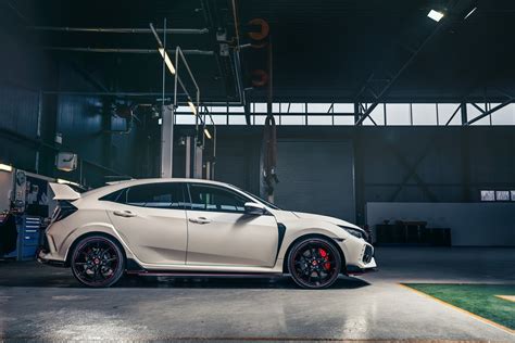 New Civic Type R Wins Best Hot Hatch At Auto Express Awards