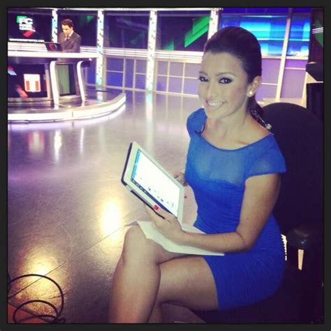 pin on beautiful women sportscasters and news reporters