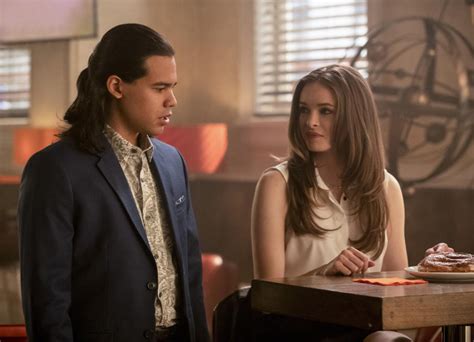 The Flash Bild Carlos Valdes Danielle Panabaker Von FILMSTARTS De