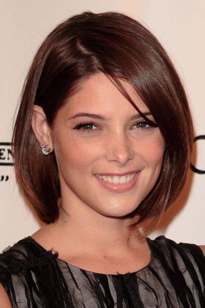 This hairstyles is good for you have medium hairstyles with enhance your neck line. Just Below Chin Bob Hairstyle 2011 - the sexiest Just ...