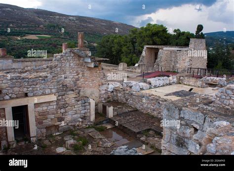 Ruins Of The Minotaurs Labyrinth On Crete Stock Photo Alamy