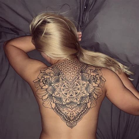 Attractive And Sexy Back Tattoo Ideas For Girls Sooshell