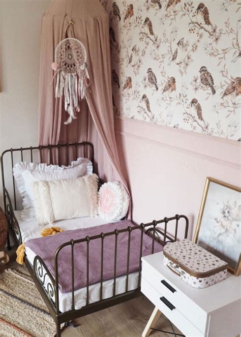 25 GORGEOUS WALLPAPERS FOR GIRLS ROOMS - Nursery Design Studio