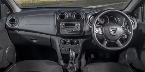 Gama sandero este alcătuită din 5 nivele de echipare: Dacia Sandero Interior & Infotainment | carwow