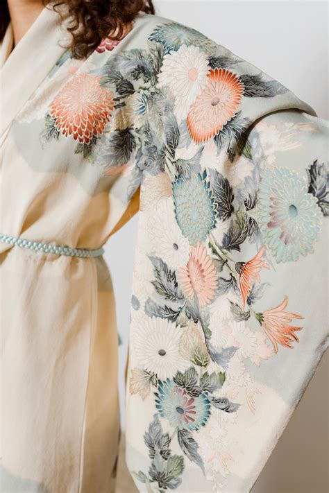 White Silk Floral Kimono Vintage Japanese Kimono