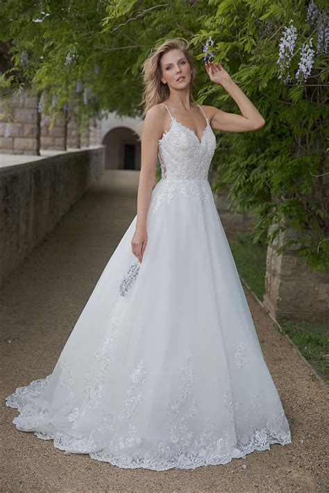 Unsere exklusiven brautkleider sind unnachahmlich und bieten alles, was sie sich für einen der wichtigsten. Brautkleid Almonda - Avorio Vestito