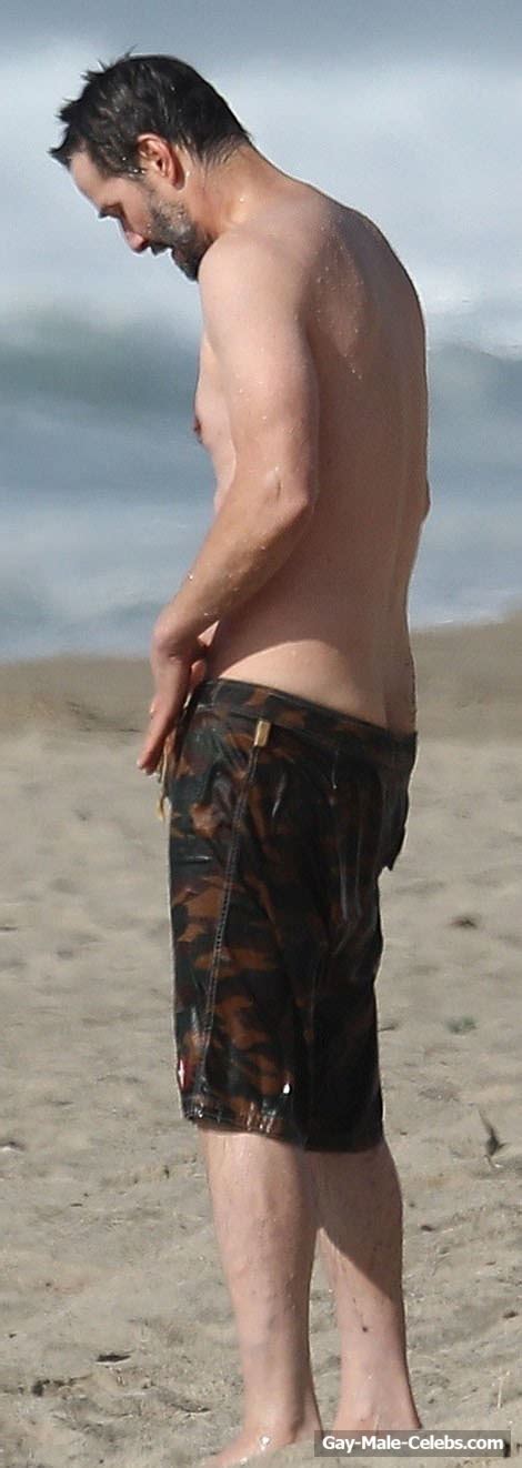 Keanu Reeves Ass Slip And Shirtless In Malibu The Nude Male