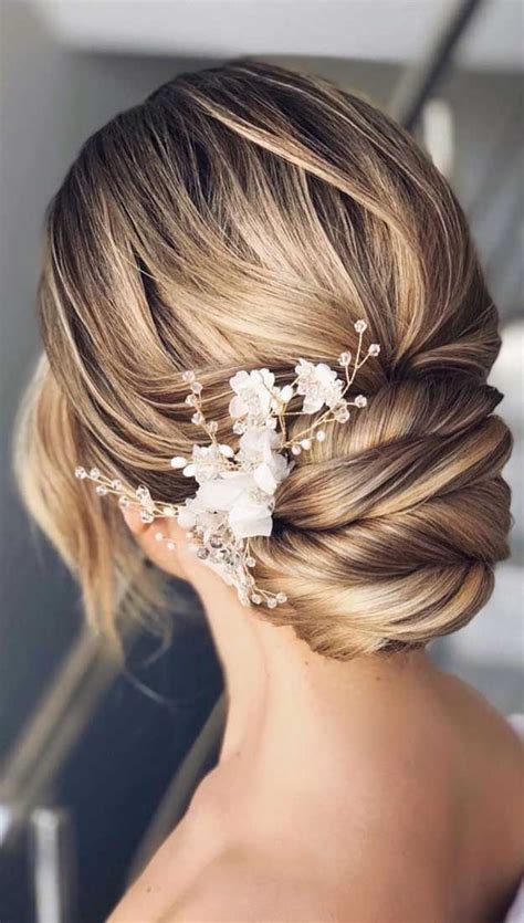 33 Classy And Elegant Wedding Hairstyles Wedding Hairstyles Updo Bridal Hair Updo Elegant