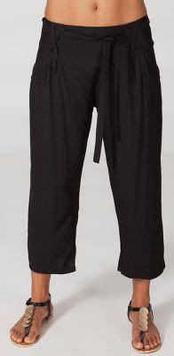Pantalon femmes 3/4 très bonne état porté 1fois. Pantacourt noir ethnique ample et agréable pour femme Pablo