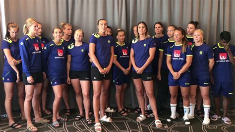 Dela din upplevelse med framtida besökare till detta evenemang. Hälsning från Svenska Damlandslaget i Handboll - YouTube