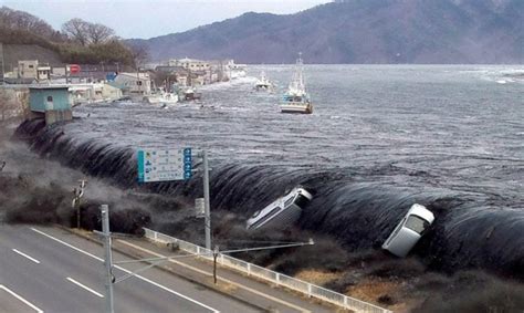 Biggest Tsunami Caught On Camera