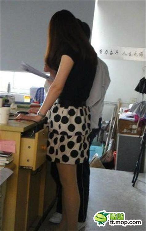 【画像】授業中に女教師の下半身盗撮 ポッカキット