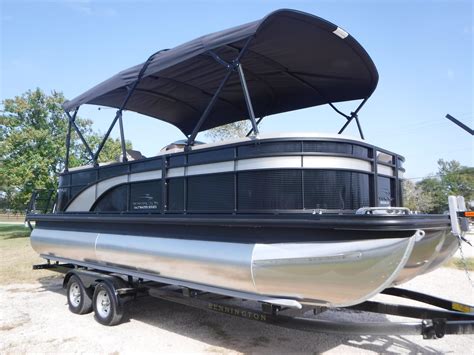 Voyager Super Center Console Fishing Pontoon Review