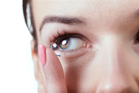 Varieties of Contact Lenses, Their Advantages and Drawbacks