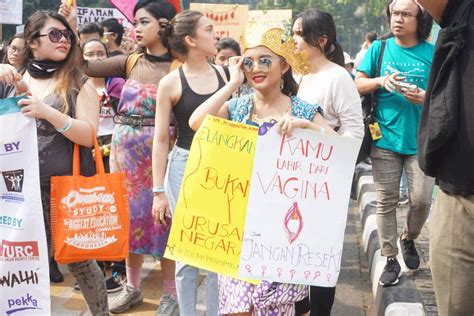 jakarta feminist discussion group talks about women s march jakarta april magazine