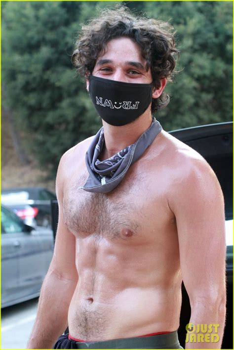 Dwts Alan Bersten Bares His Ripped Abs During A Shirtless Run Photo