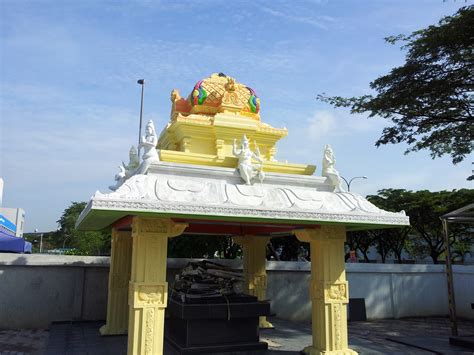 The seafield sri maha mariamman temple is a hindu temple in the middle class suburb of uep subang jaya, malaysia which was developed by sime darby in the mid 80s. Malaysian Temples: Sri Maha Mariamman Temple Section 23 ...