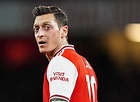Mesut Özil vole au secours de la mascotte d'Arsenal