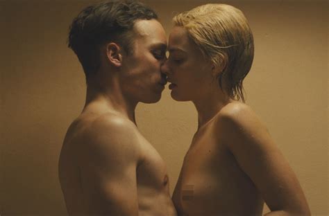 Margot Robbie Sets Pulses Racing Stripping Naked For Steamy Sex Scene