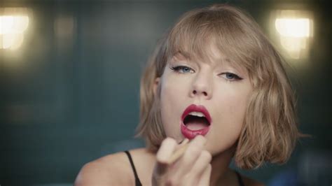 Taylor Swift Is An Emo Queen In Her New Apple Music Ad The Verge