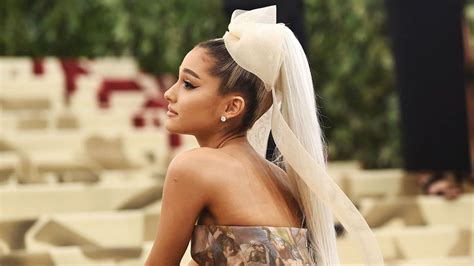 Ariana Grandes Giant Engagement Surprise Gets The Giant Diamond Ring