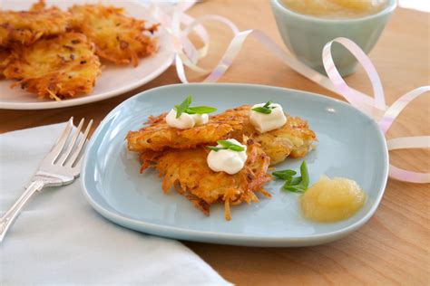 Potato And Parsnip Cakes With Two Sauces Rachael Ray Vegetable Dishes Potato Pancakes