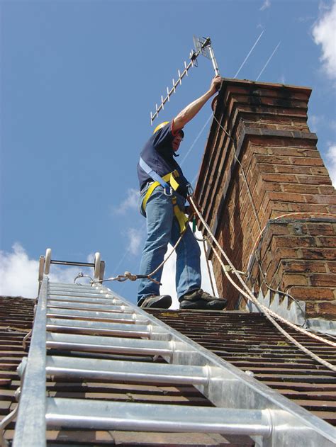 Roof Ladder Restraint And Fall Arrest Safety System Css Worksafe
