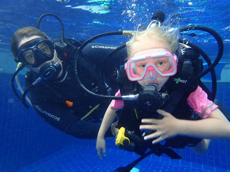 Before enrolling in a scuba class you should be relatively comfortable in the water. Bubblemaker Dive program | Bali Diving Academy | We ...