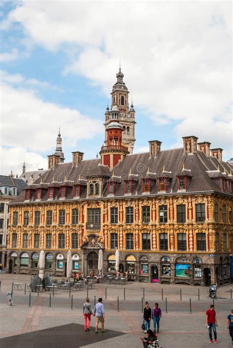 Lille in frankreich ist eine ausgezeichnete wahl für viele studierende, die eine graduiertenausbildung anstreben. Zentraler Marktplatz In Lille, Frankreich Redaktionelles ...