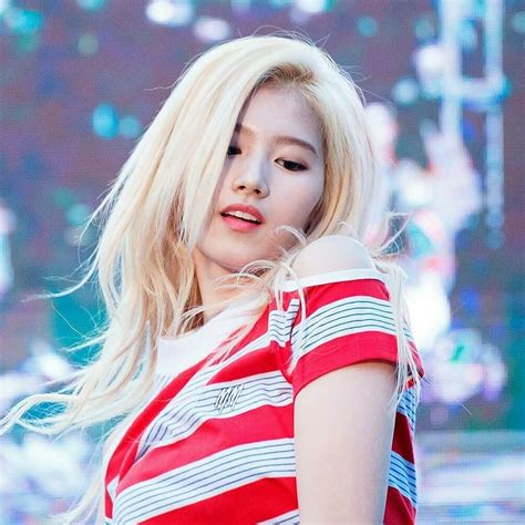 Pin By Aliaudilau On Sana Twice Sana Blonde Girl Korean Girl Groups