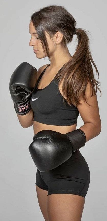 Pin By J S On Boxing Girls Woman Boxer Beautiful Athletes Boxing Girl