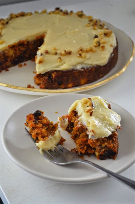 Since the carrot cake cupcakes have been so popular, i knew i wanted to get an actual healthy carrot cake recipe up on the blog this year. amour fou(d): single layer carrot cake.