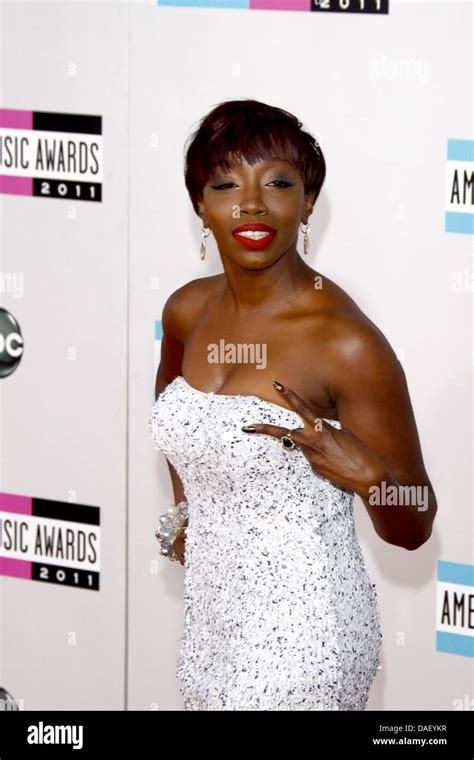 Singer Estelle Arrives At The 2011 American Music Awards At Nokia