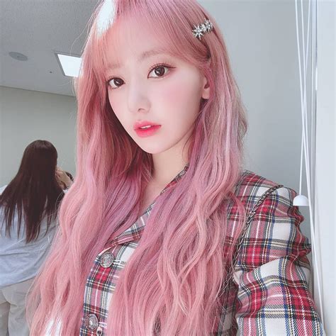 Izone Global On Twitter Pink Hair Korean Beauty Girls Sakura Miyawaki