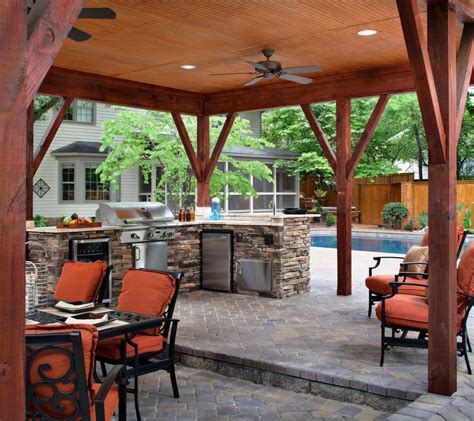 20 Spectacular Outdoor Kitchens With Bars For Entertaining Outdoor