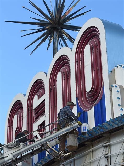 Work Begins On Bringing Reno Arch Out Of The 80s With New Color Scheme