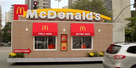 Mcdonalds promo agustusan seru lewat drive thru. McDonald's Built a Drive-Thru That Ludicrously Drives to ...