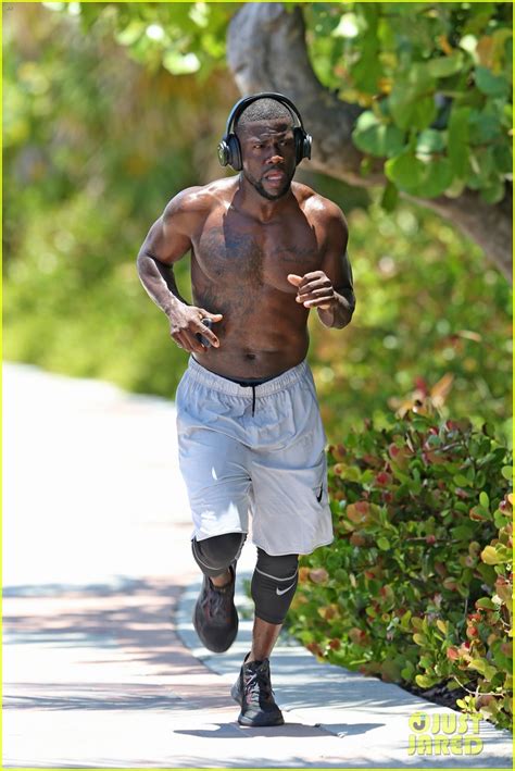 Kevin Hart Goes Shirtless Bares Buff Body On Miami Jog Photo