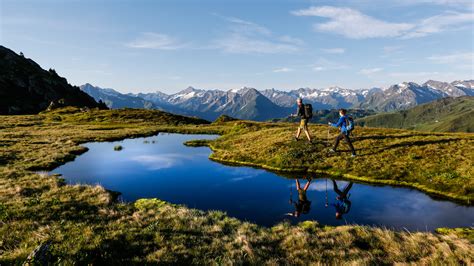 Österreichs grenzen sind geöffnet, touristische reisen sind wieder möglich. Bergwanderung Hochfügen - Rastkogelhütte | Tirol in Österreich
