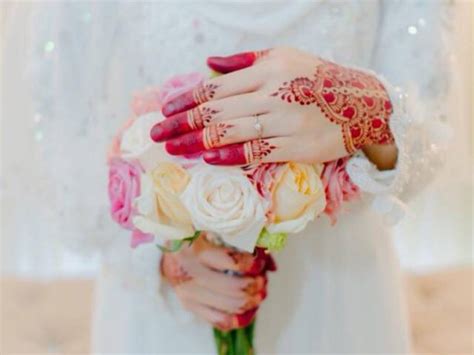 Siapa yang bergelar suami isteri di dunia ini yang dia memberikan anak perempuan kepada siapa yang dia kehendaki dan memberikan anak lelaki. Hukum Memakai Inai Bercorak Dalam Islam (Lelaki dan ...