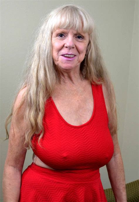 Busty Older Women With Big Nipples Pics Olderwomennaked SexiezPicz Web Porn