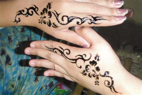 Kumpulan gambar henna tangan lengkap beserta cara membuatnya, tentunya bisa menjadikan referensi dan inspirasi bagi pemula atau profesional. Kumpulan Gambar Lukisan Henna Simple dan Cantik Untuk Pemula