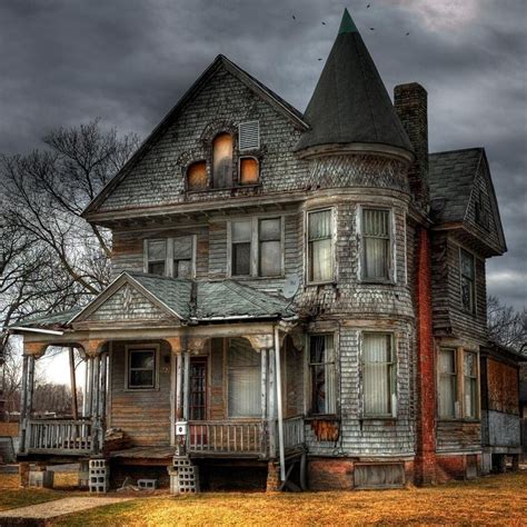 13 Chilling Real Life Haunted House Stories Real Haunted Houses Abandoned Houses Scary Houses
