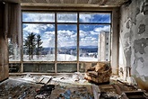 Zimmer mit Aussicht Foto & Bild | architektur, lost places, coloured ...