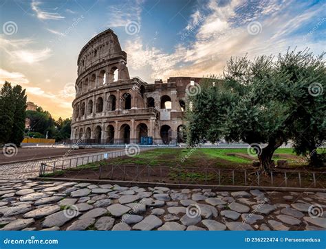 Colosseum Em Roma Itália O Mais Famoso Avistamento Italiano No Céu