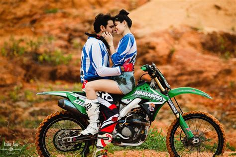 Pré Casamento Juliana And Gilberto Motocross E Guaramiranga Casais De Moto Moto Casal