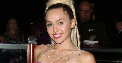 Miley Cyrus Poses Completely Nude As She Bares All Backstage At The Mtv Vmas Mirror Online