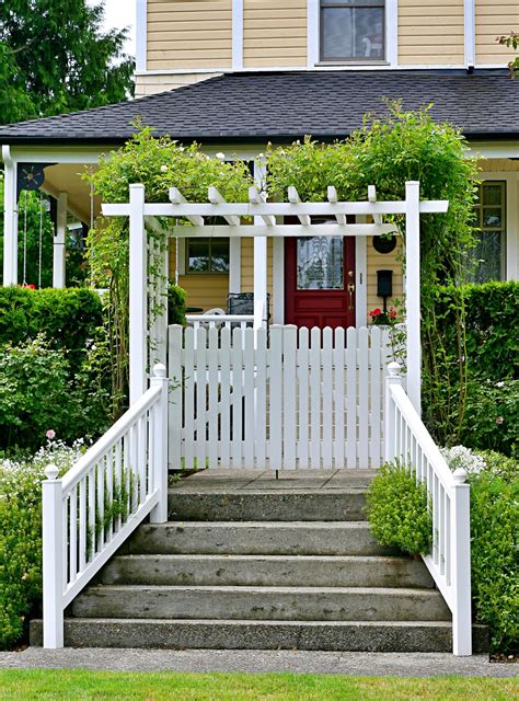 36 Relaxing Front Yard Fence Remodel Ideas For Your Home Front Yard