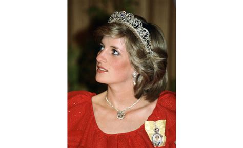 ألقي نظرة على أجمل مجوهرات الأميرة الراحلة ديانا نواعم