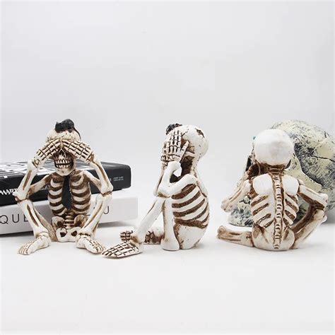 Halloween Resin Skeleton Head Decorative Props Creative Truss Three